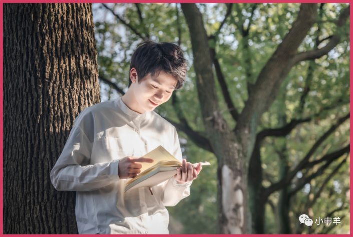 抠人物，在PS中抠出帅气男生在校园树林里看书的场景 -3